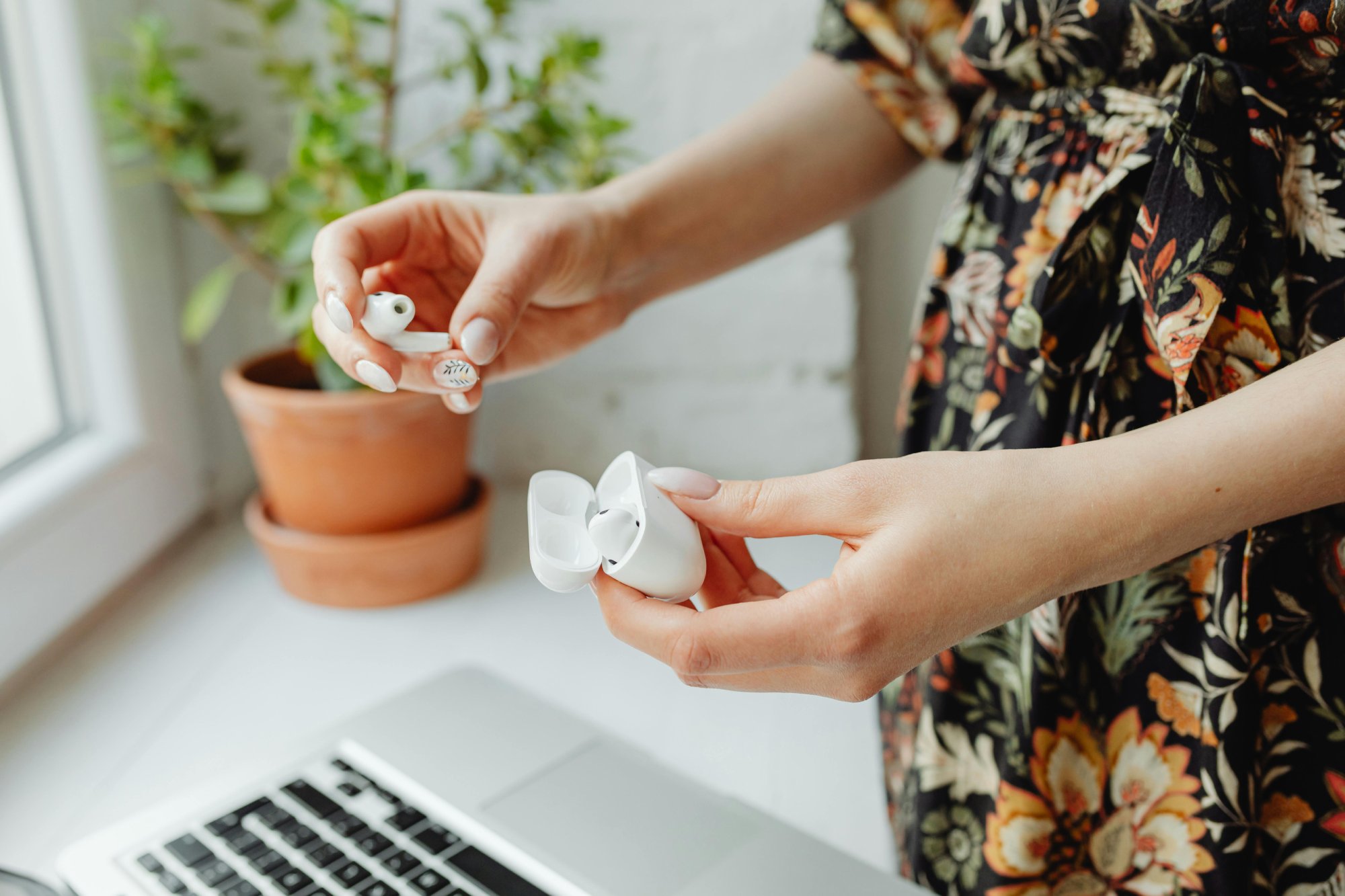 AirPods Earbuds